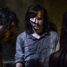 The Walking Dead: Chandler Riggs insieme a Andrew Lincoln e Danai Gurira nell'episodio Honor