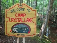 Venerdì 13: andare in vacanza a Camp Crystal Lake ora è possibile!