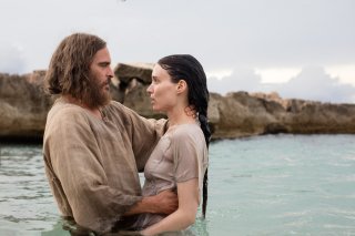 Maria Maddalena: Joaquin Phoenix e Rooney Mara in una scena del film