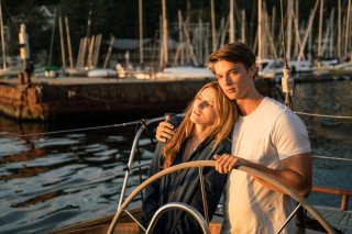 Il sole a mezzanotte - Midnight Sun: Patrick Schwarzenegger e Bella Thorne in un'immagine del film