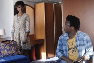 Contromano: Aude Legastelois e Alex Fondja in una scena del film