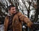 Jeremy Renner nega le accuse della regista Yi Zhou: “False e diffamatorie, mi sta perseguitando da mesi”