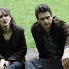 Winona Ryder e James Franco in una scena di The Letter