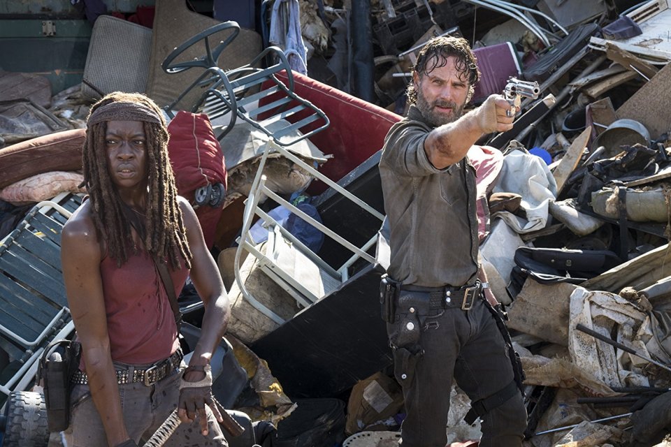 The Walking Dead: Andrew Lincoln e Danai Gurira in una scena dell'episodio The Lost and the Plunderers