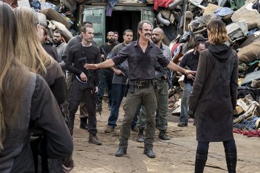 The Walking Dead: Steven Ogg in una scena dell'episodio The Lost and the Plunderers