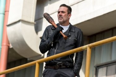 images/2018/03/05/8x10-the-lost-and-the-plunderers-negan-the-walking-dead-41111241-500-333.jpg