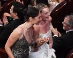 Oscar 2018: Gal Gadot, Margot Robbie e altre star fanno irruzione in un cinema!