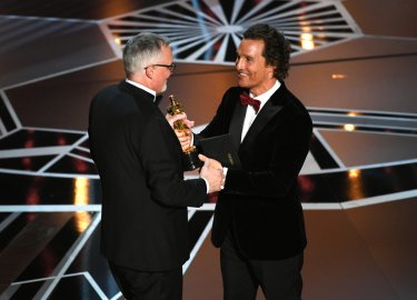Oscar 2018: Matthew McConaughey e Lee Smith sul palco