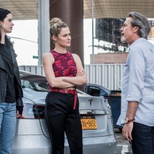 Jessica Jones: Krysten Ritter, Rachael Taylor e James McCaffrey in una scena della seconda stagione