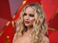 Jennifer Lawrence:  il nudo e la violenza, poi l'impegno. La ragazza di fuoco diventa adulta