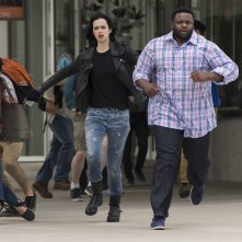 Jessica Jones: Krysten Ritter in una scena d'azione della seconda stagione