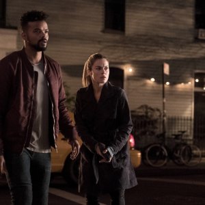 Jessica Jones: Rachael Taylor e Eka Darville in una scena della seconda stagione