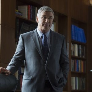 The Looming Tower: Alec Baldwin in una scena
