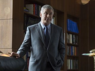 The Looming Tower: Alec Baldwin in una scena