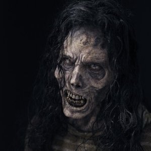 Fear the Walking Dead 4: il primo piano di uno zombie