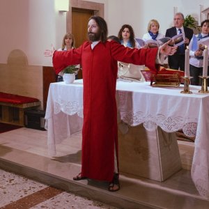 Oh mio Dio!: Carlo Caprioli in una scena del film