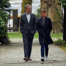 Collateral: Nicola Walker e John Simm in una scena della serie