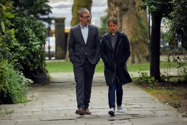 Collateral: Nicola Walker e John Simm in una scena della serie