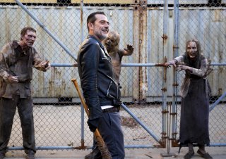 The Walking Dead: Jeffrey Dean Morgan nell'episodio "Dead or Alive Or"