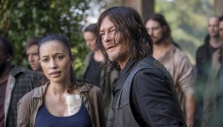 The Walking Dead: Norman Reedus in un momento dell'episodio "Dead or Alive Or"