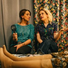 Metti la nonna in freezer: Lucia Ocone e Marina Rocco in una scena del film