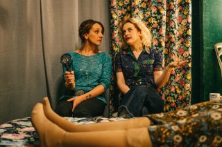 Metti la nonna in freezer: Lucia Ocone e Marina Rocco in una scena del film