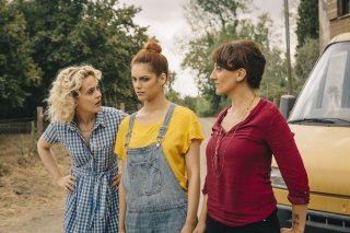 Metti la nonna in freezer: Lucia Ocone, Marina Rocco e Miriam Leone in una scena del film