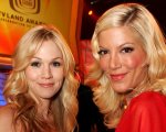 Beverly Hills, 90210: Tori Spelling e Jennie Garth riunite per un nuovo reboot
