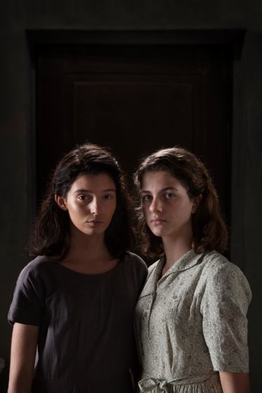 L'amica geniale: Gaia Girace e Margherita Mazzucco in una foto della serie