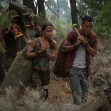Tomb Raider: Alicia Vikander e Daniel Wu in una scena del film