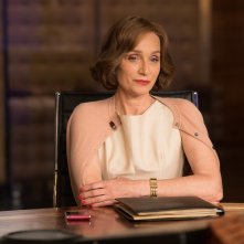 Tomb Raider: Kristin Scott Thomas in una scena del film