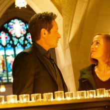 X-Files: una scena con Gillian Anderson e David Duchovny nell'episodio Nothing Lasts Forever