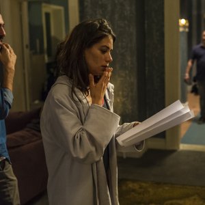 Io c'è: il regista Alessandro Aronadio e Giulia Michelini sul set del film