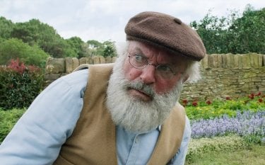 Peter Rabbit: Sam Neill in una scena del film