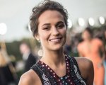 Alicia Vikander: la star di Tomb Raider ci insegna lo slang svedese