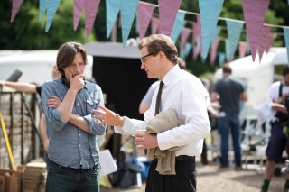 Il mistero di Donald C.: Colin Firth e il regista James Marsh sul set del film