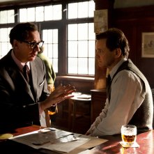 Il mistero di Donald C.: Colin Firth e David Thewlis in un'immagine del film
