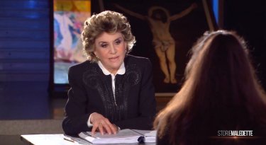Storie Maledette: Franca Leosini intervista Sabrina Misseri (di spalle)