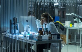 Il Miracolo: Alba Rohrwacher in una scena della serie