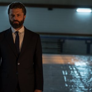 Il Miracolo: una scena con Guido Caprino