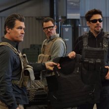 Soldado: Josh Brolin e Benicio Del Toro in una scena