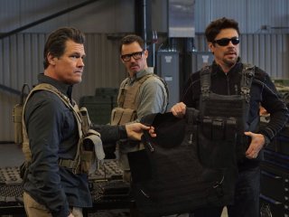 Soldado: Josh Brolin e Benicio Del Toro in una scena