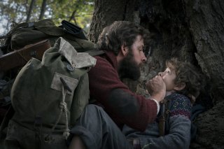 A Quiet Place - Un posto tranquillo: John Krasinski e Noah Jupe in una scena del film