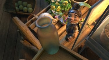 Sherlock Gnomes: una scena del film animato