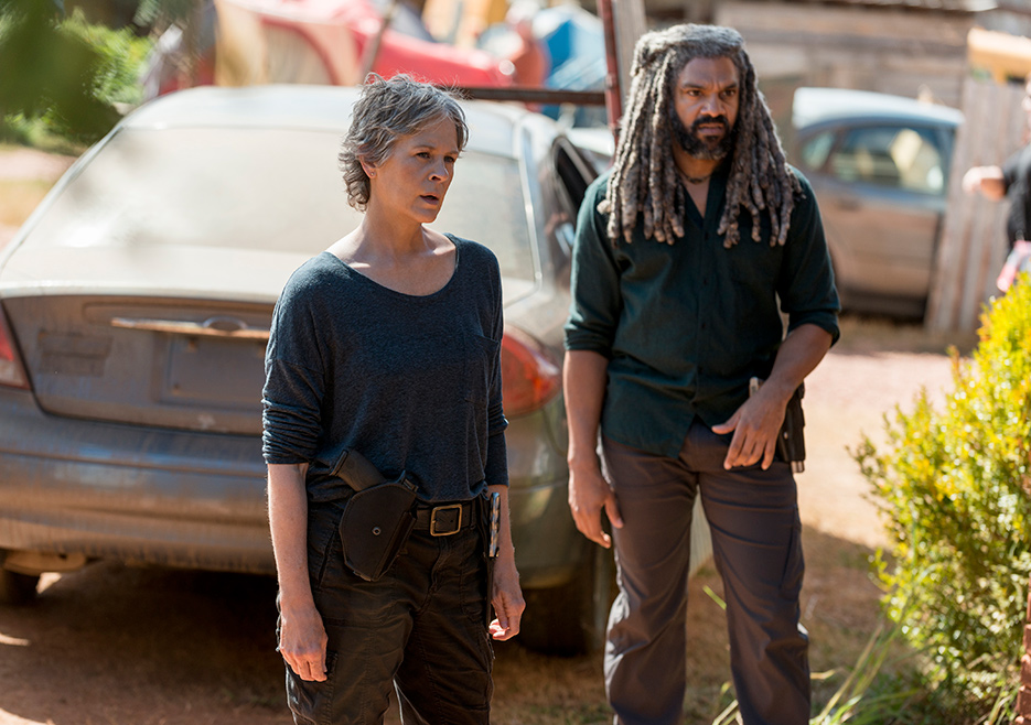 The Walking Dead: Melissa McBride e Khary Payton in Do Not Send Us Astray