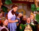 Il mago di Oz: Judy Garland molestata dai nani del film, l'accusa dell'ex marito