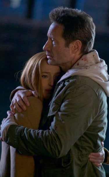 X-Files: David Duchovny e Gillian Anderson nell'episodio Il figlio perduto