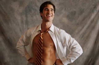 American Crime Story: Darren Criss in un momento della seconda stagione