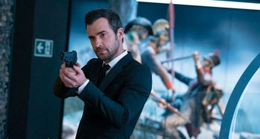 The Spy Who Dumped Me: Justin Theroux impugna la pistola