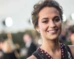 Alicia Vikander e Riley Keough nel thriller The Earthquake Bird
